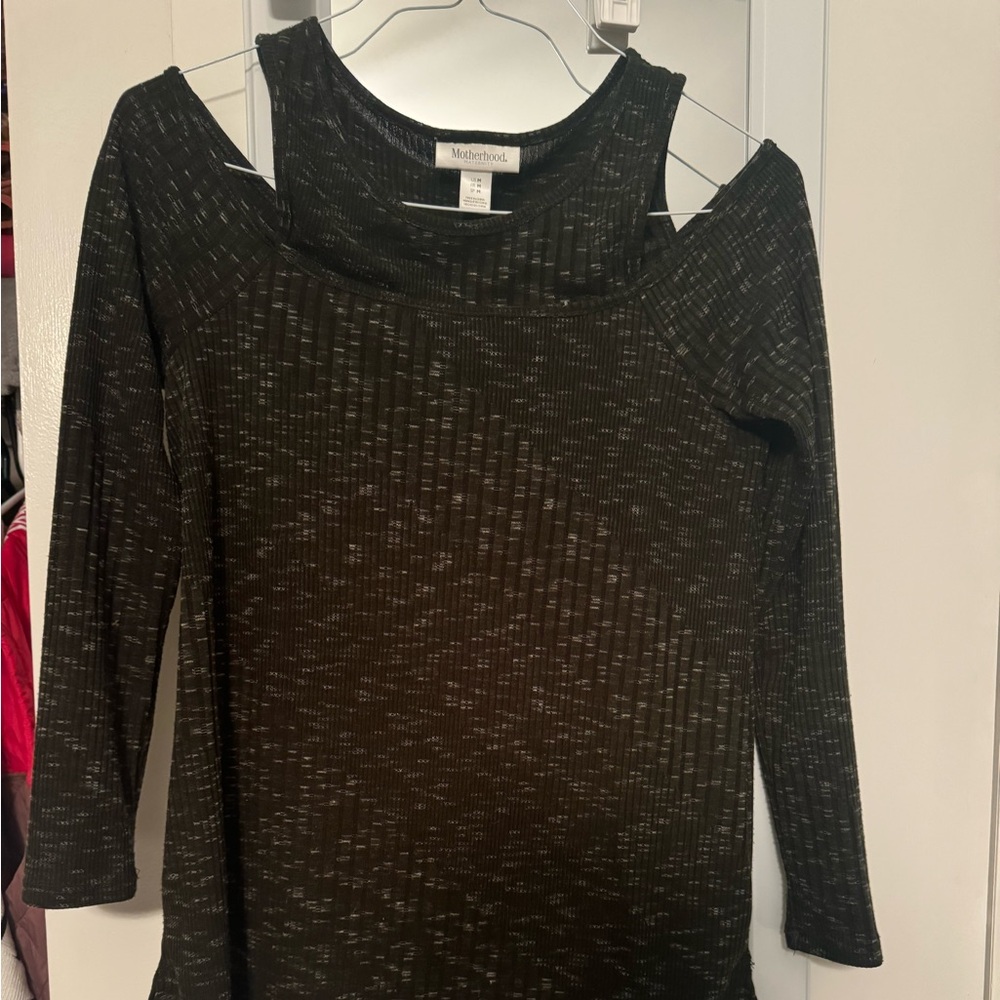 Cold shoulder size M maternity shirt